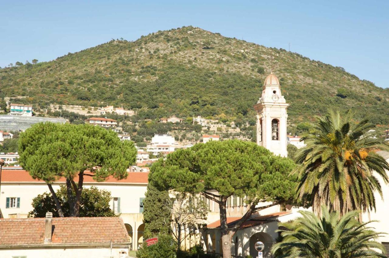 Cipriani 5 Rivieraholiday Pietra Ligure Kültér fotó